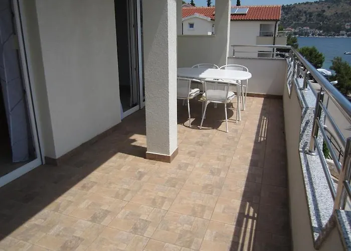 아파트 Roko 로고즈니차